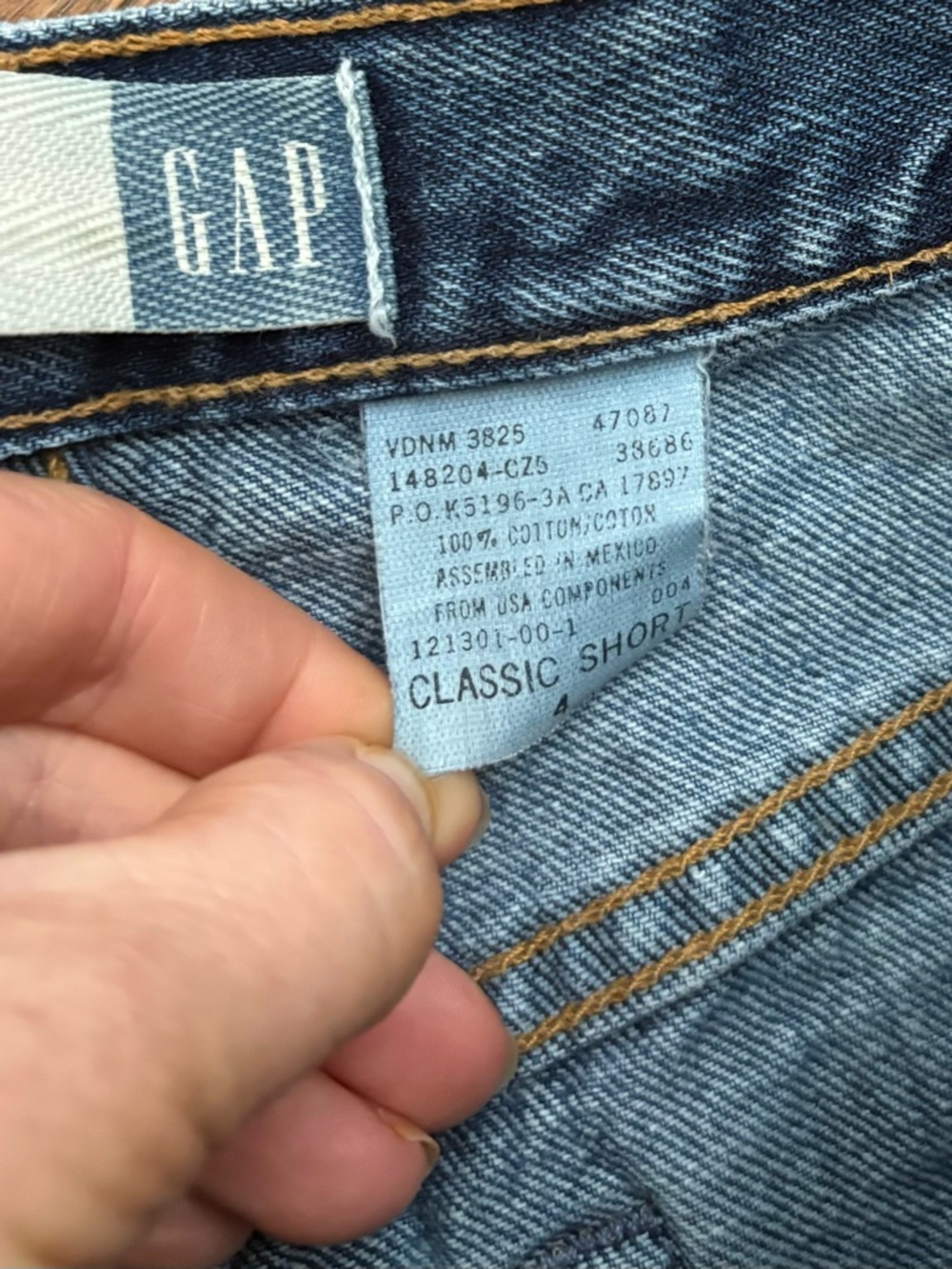 Vintage GAP Classic High-Rise Denim Shorts in Blue - Picture 3 of 5